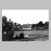 059-0168 Das Haus von Fehlau. Im Hintergrund das Haus von Hermenau vor 1945.JPG